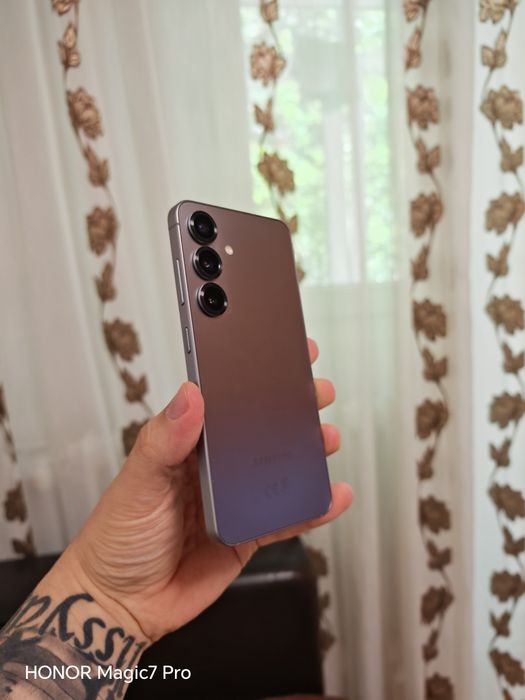 Vând sau schimb Samsung S25 SilverGrey Ca Nou totul original