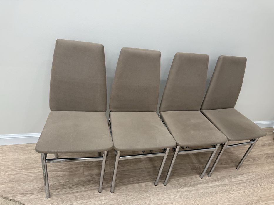 Стулья мягкие бежевые