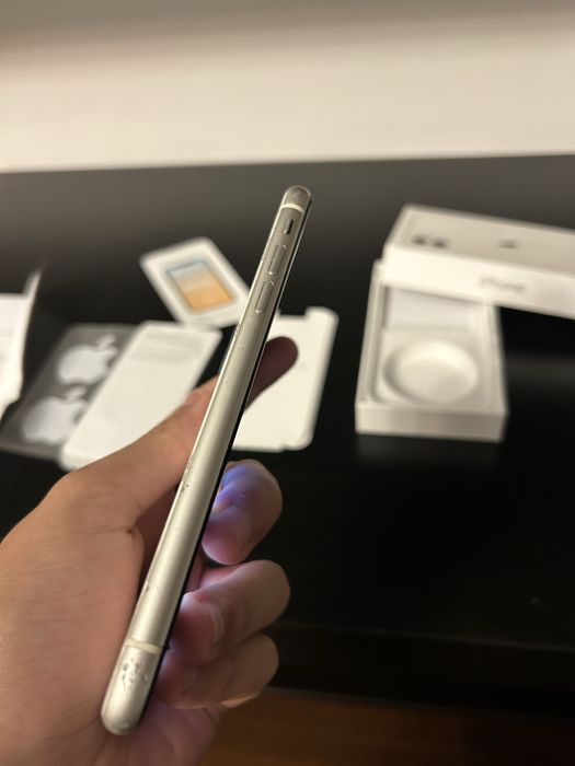 Vand telefon iphone 11