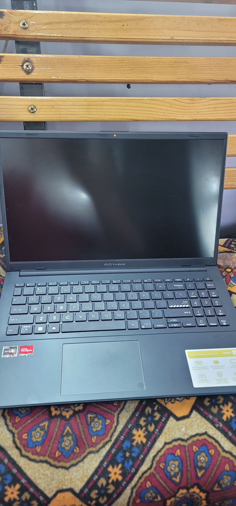 Asus Vivobook RYZEN 3 7000 series.