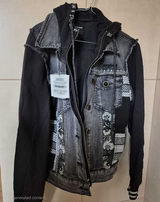Geaca casual Desigual -blug gri cu hanorac negru