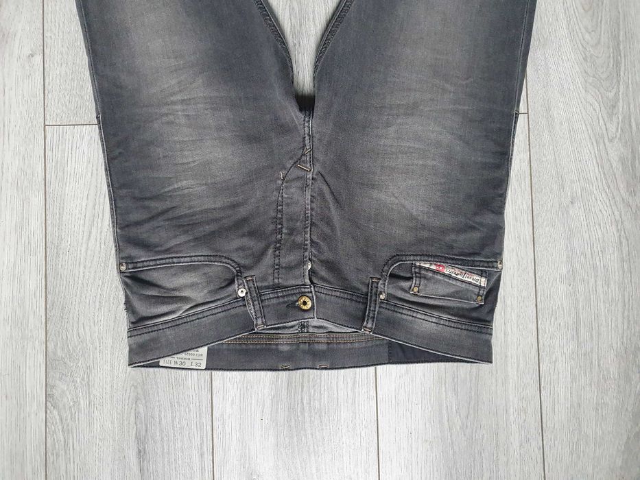 Blugi DIESEL "Tepphar" Slim-Carrot - Marime W30 L32 (Talie 85 cm)