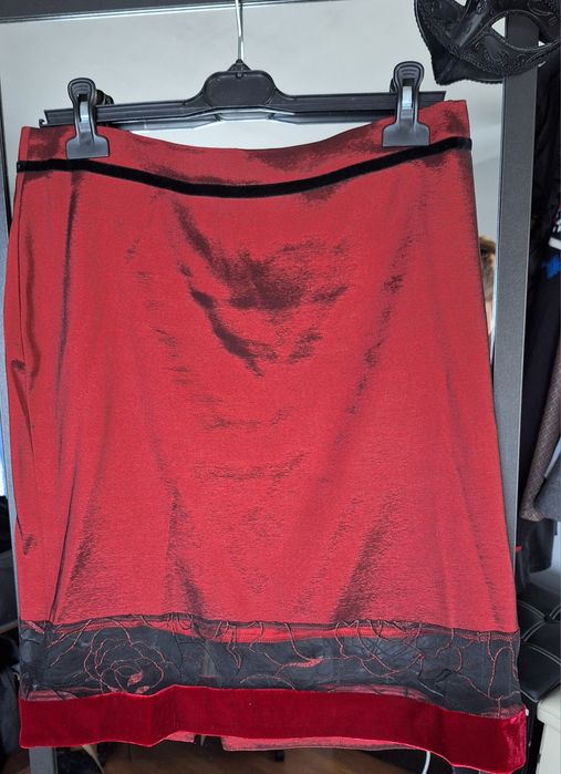 Vând fustă+corset din tafta, vișiniu, Agnes Toma, mărimea M