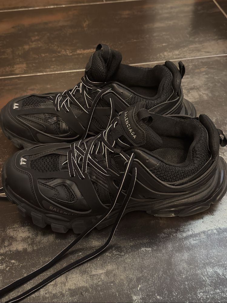 Balenciaga track