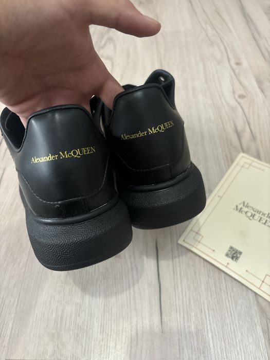 Papuci Alexander McQueen negrii marimea 43