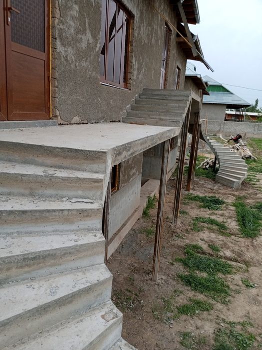 Лестница бетондан ва ёгочдан