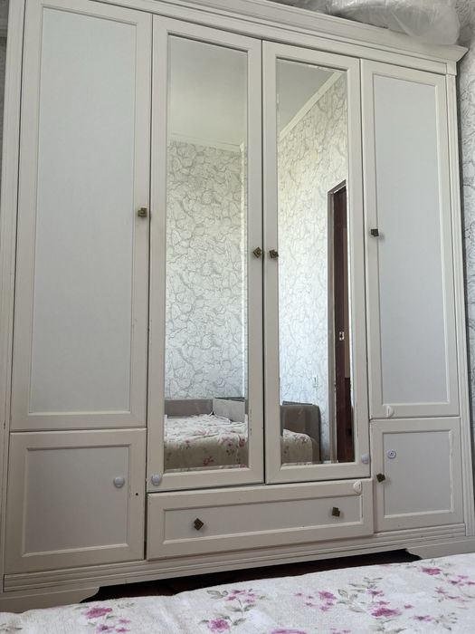 Продам большой шкаф