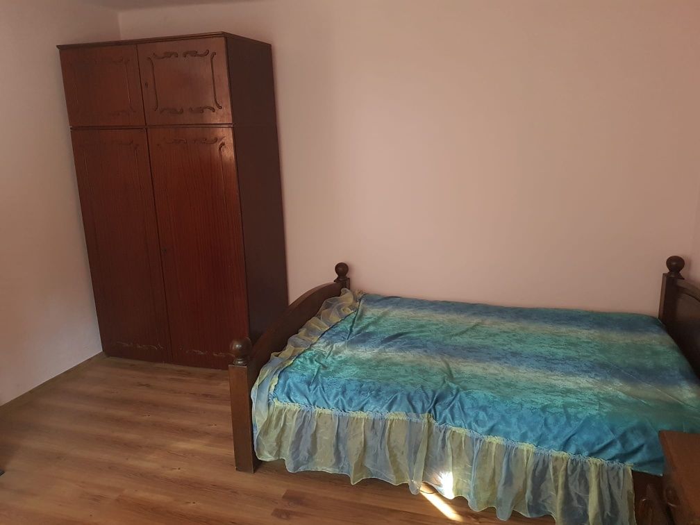 Apartament 2 camere închiriez