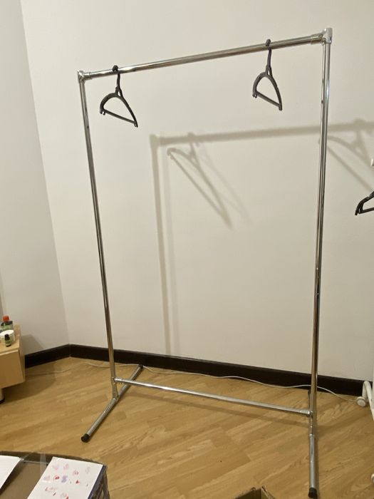 Продам стойку для одежды