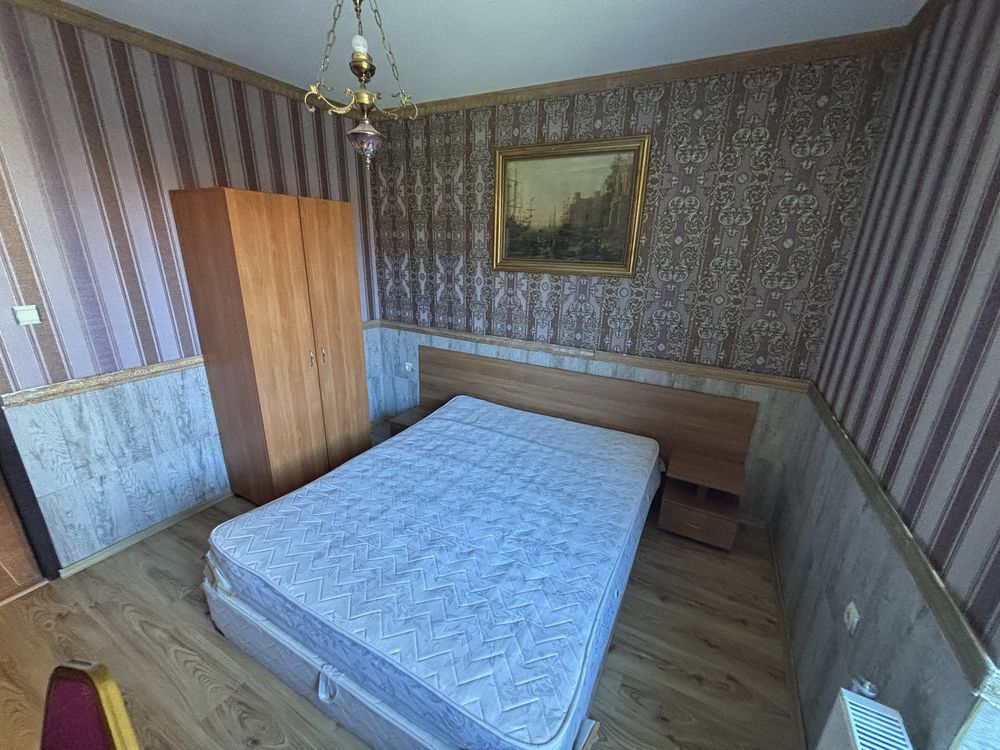 Тристаен южен до лифта