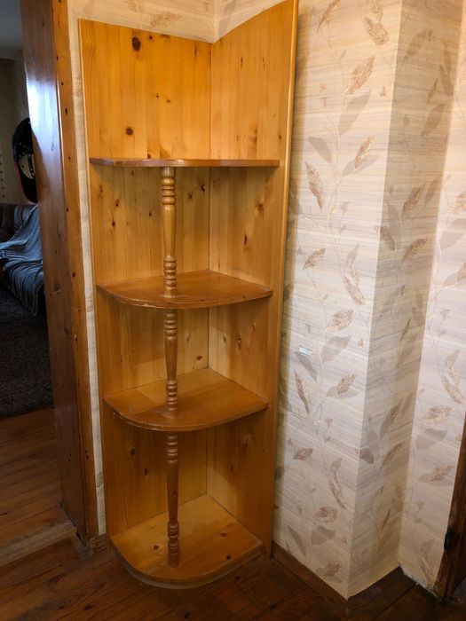 Ъглов рафт от дърво