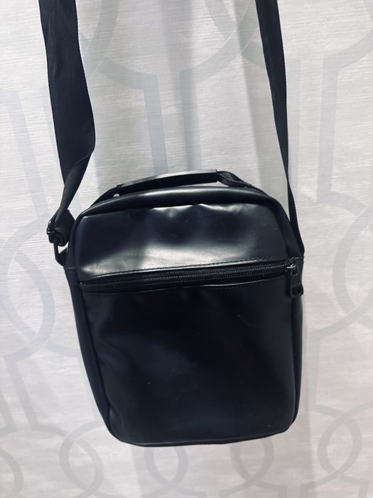 Продам черную барсетку