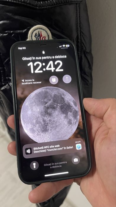 Moncler Maya cu puf de gasca si NFC scan