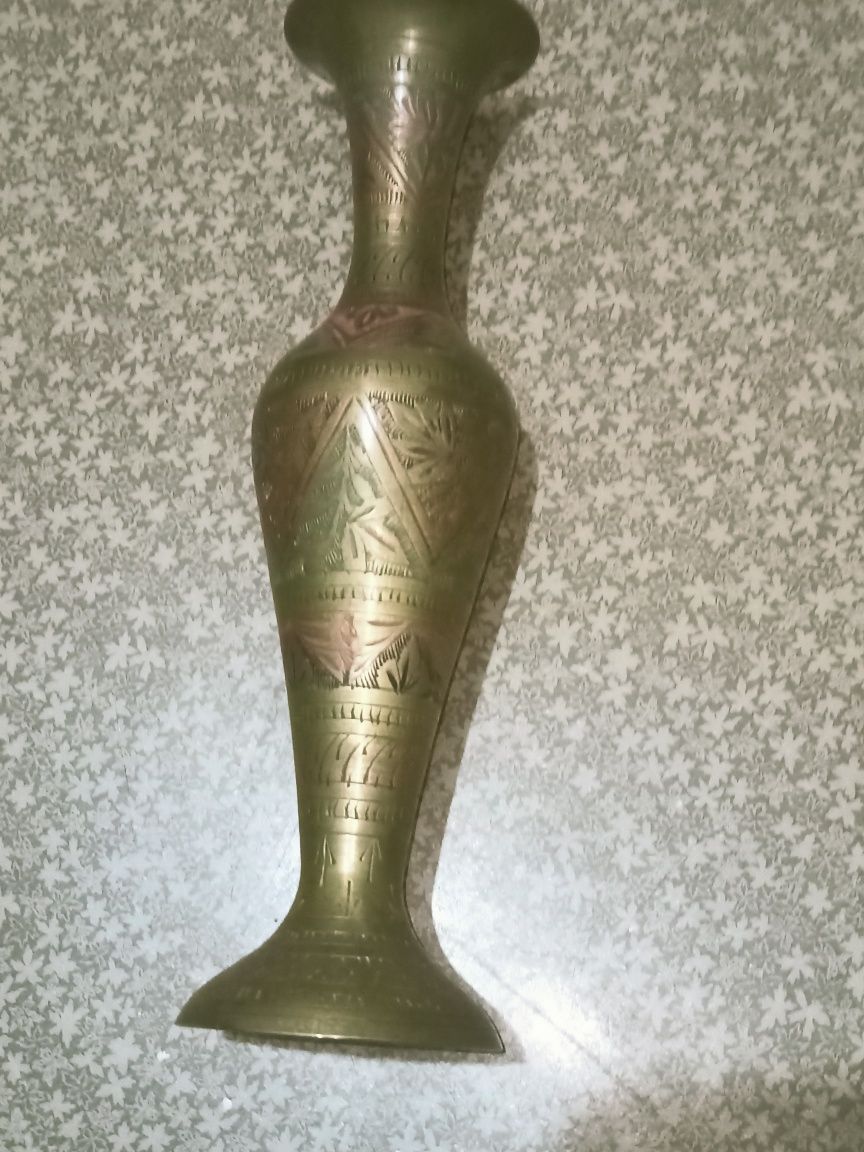 Продам вазу  индийскую