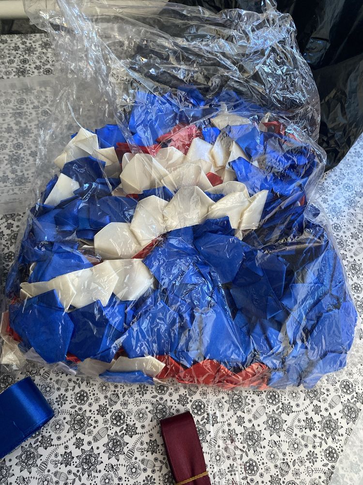 Искуственные розы из лент