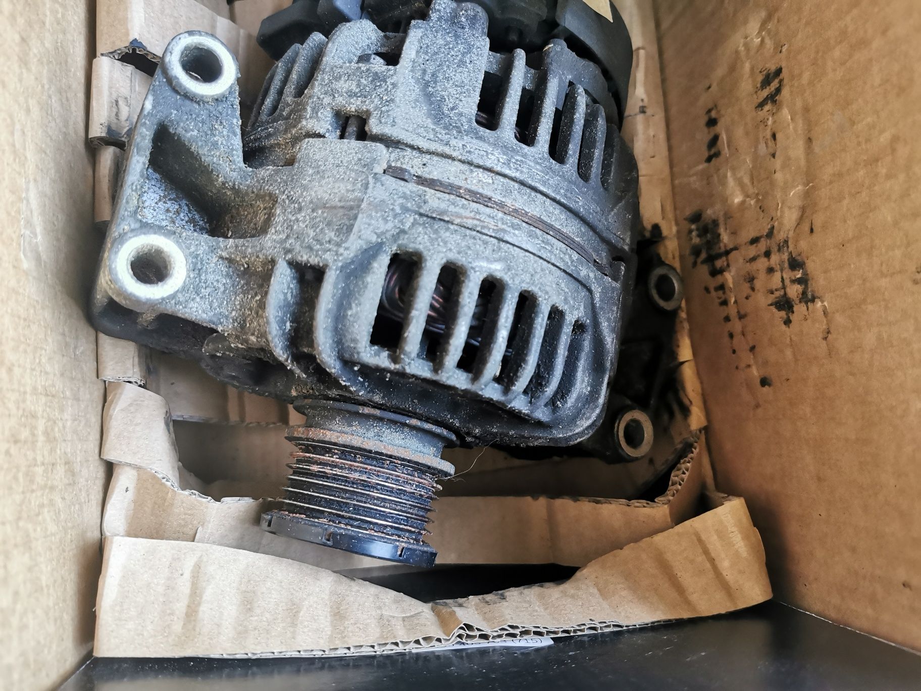 Alternator și Pompa de apa : Mercedes Sprinter 90A 14V