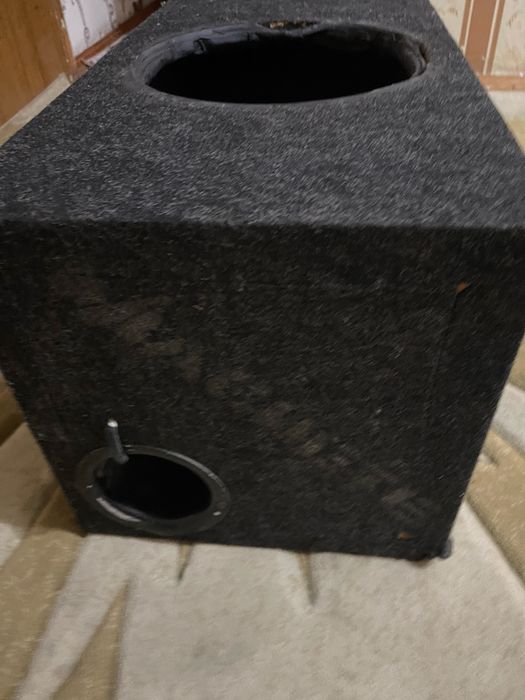 Продается ящик для сабвуфера