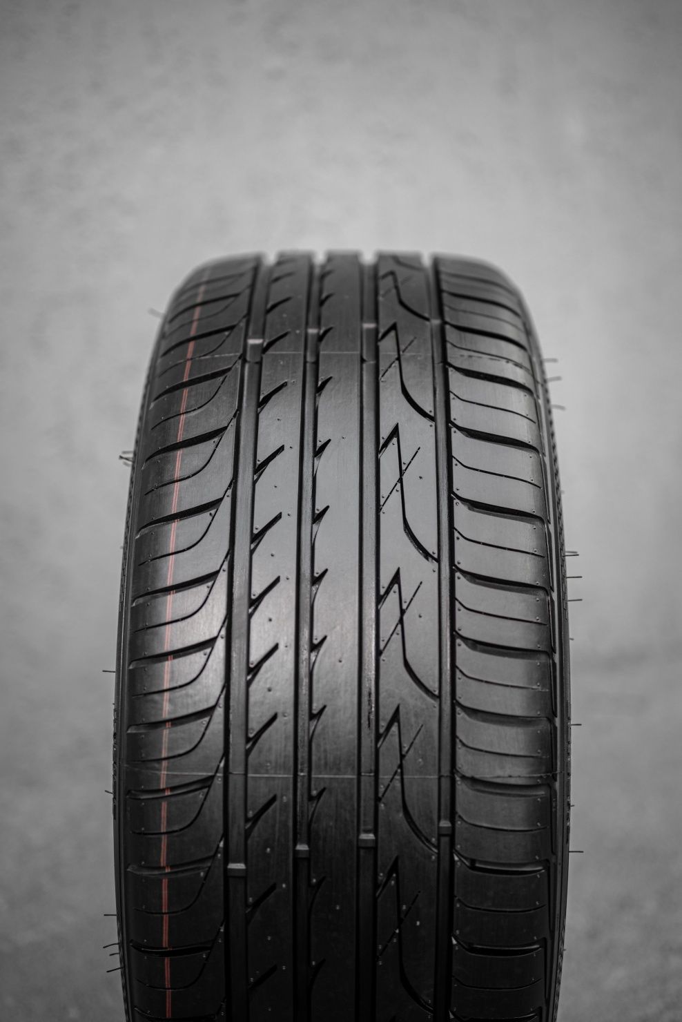 THREE-A 305/40R22 P606 114W