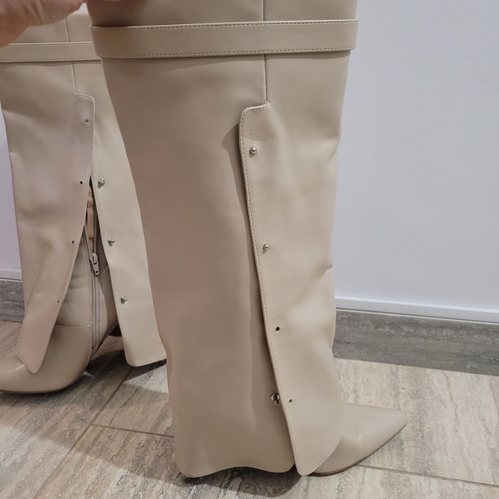 Cizme lungi tip pantalon
