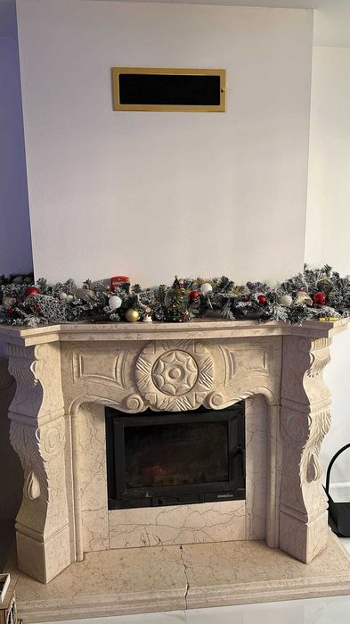 Masca semineu din marmura