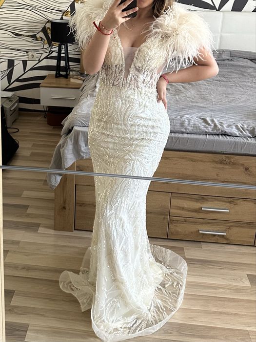 Бална рокля тип русалка с гол гръб