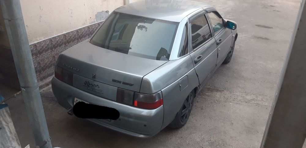 Продаю мушину Lada 2110