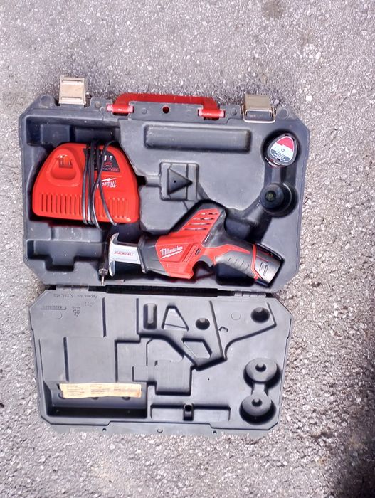 Саблен трион Milwaukee 12волта