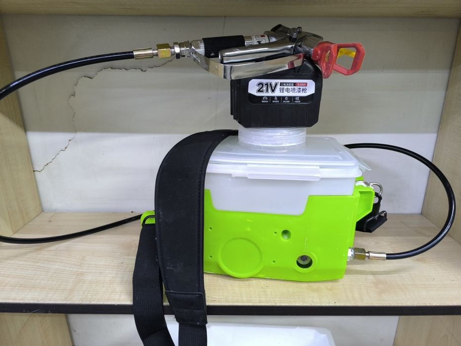 Безвоздушный окрасочных аппарат на батарейках