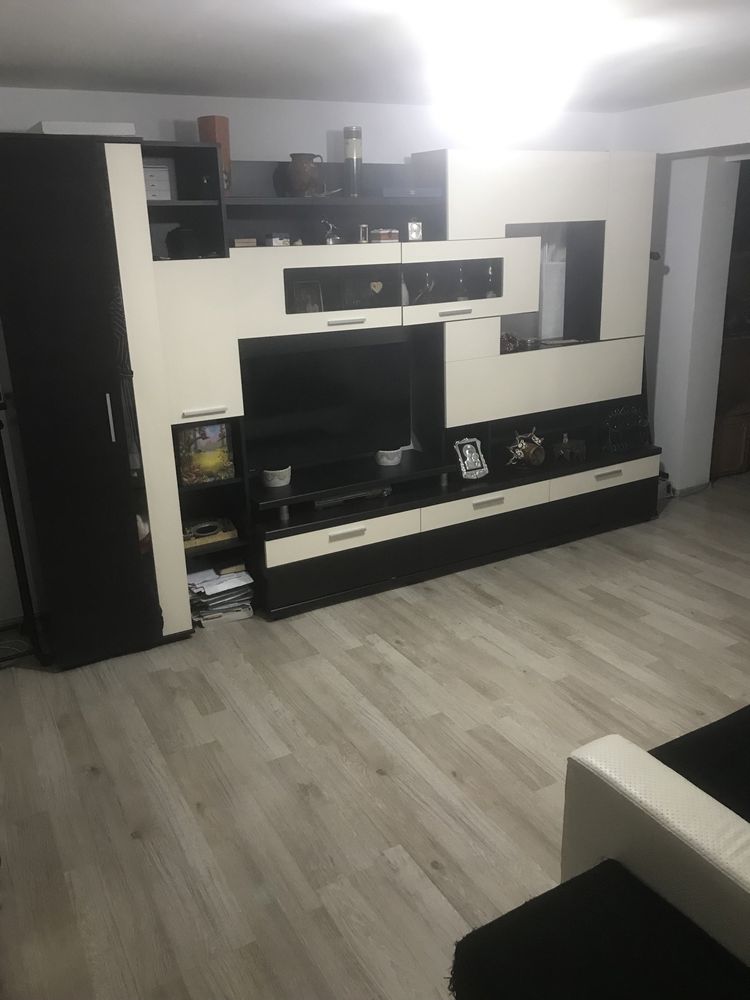 Apartament 2 camere etaj 1 DECOMANDAT