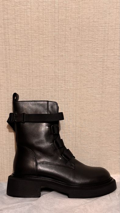 Новые зимние женские сапоги