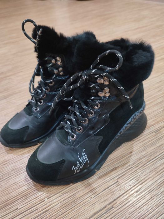 Продам зимние кроссовки