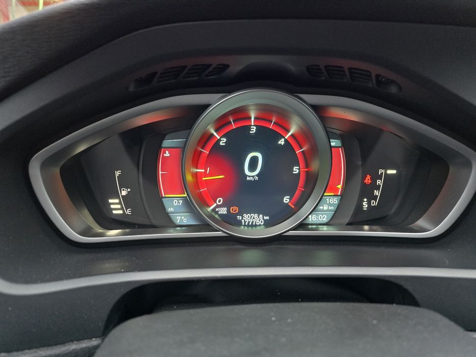 Vând Volvo v40 automat 1.6 diesel