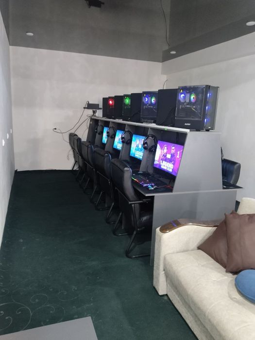 Kampyuter va playstation 3 soatiladi. Game Club uchun zor kampyuterlar