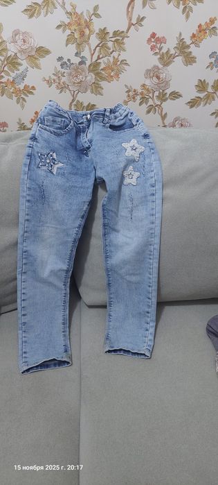 Детские джинсы  на 5 лет состояние идеальное