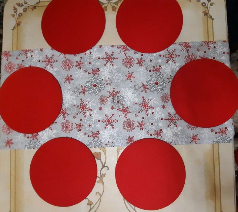 Новогоднее настроение Подарок Скатерт Раннер Подтарельники