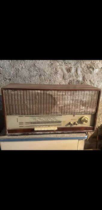 Продавам саро радио