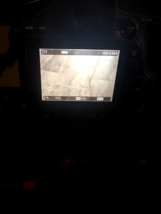 Продавам Canon EOS 80D