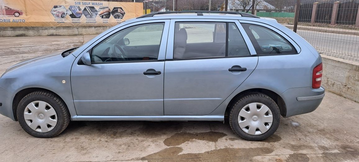 1250€  Skoda Fabia 1.2 benzină, 2003