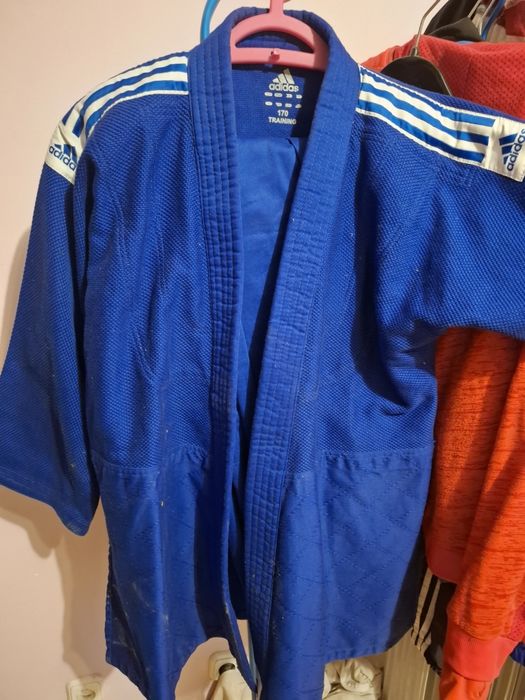 Vand kimono nou pentru arte martiale