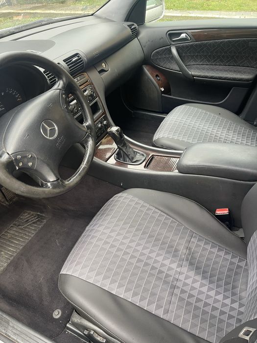 Mercedes C220, proprietar de 15 ani