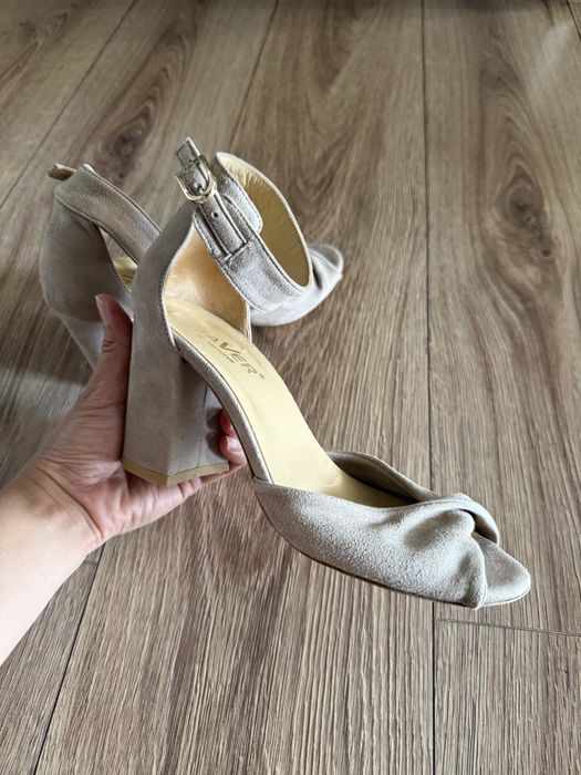 Продаются босоножки