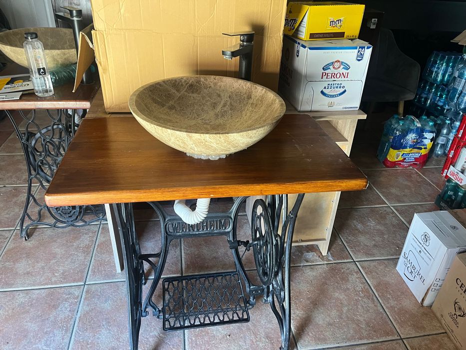 Mobilier baie cu lavoar încorporat și baterie