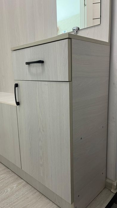 Продам прихожую ЛДСП