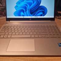 Laptop HP 15S-FQ2021NQ
Procesor Intel I3 Gen 11 
8GB RAM
500GB SSD Mem