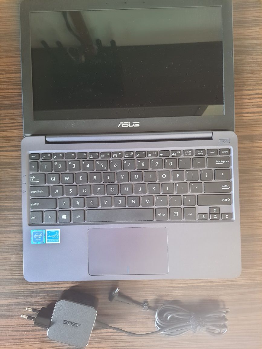 Laptop Asus E203 11.6", Intel N3350 2.4 GHz, 4 GB DDR3, 32 GB eMMC