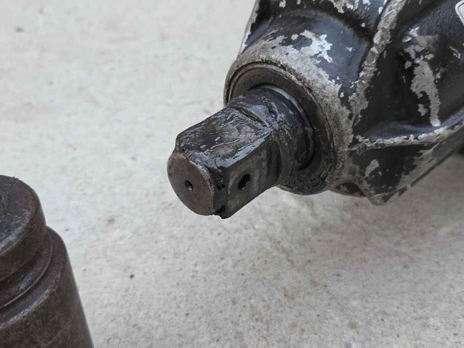 Robel Bahnbaumaschinen– бензинов ударен гайковерт за ЖП инфраструктура