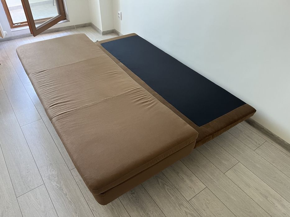 Canapea extensibilă cu spațiu de depozitare