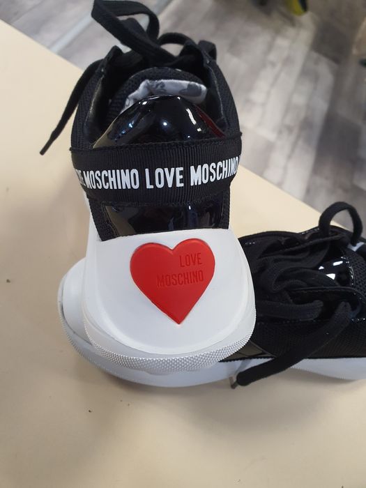 Adidasi Moschino 38,stare impecabila