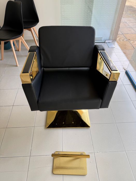 нови фризьорски столове, два броя