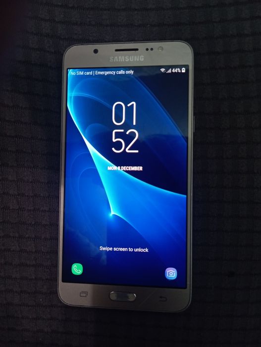 смартфон Samsung galaxy j7